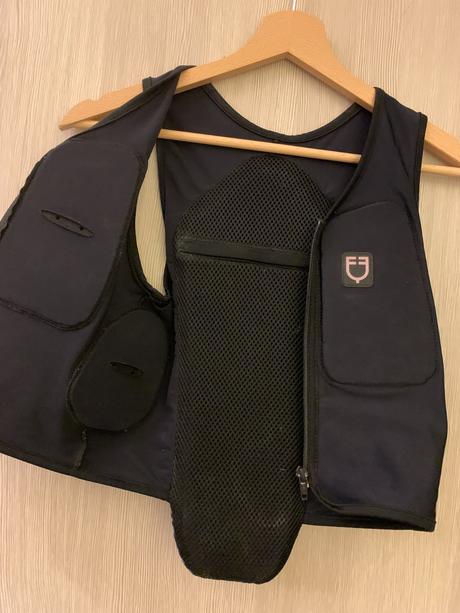 Ochranná (súťažná) vesta na kone, zandona