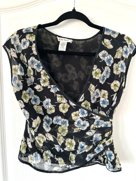 Elegantná hodvábna blúzka s kvetmi nine west, s