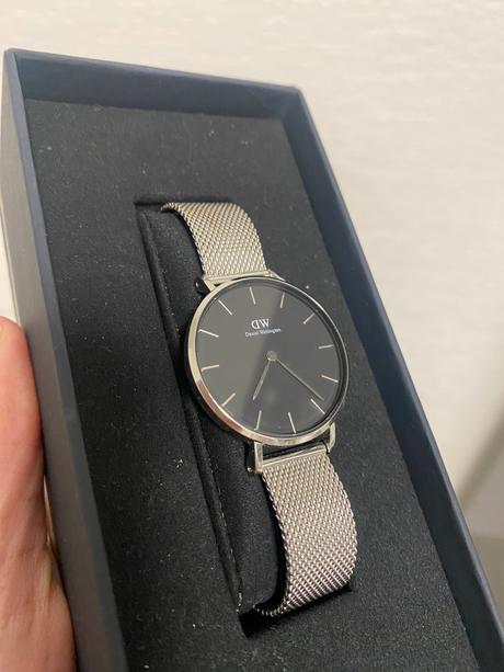 Strieborné hodinky daniel wellington,