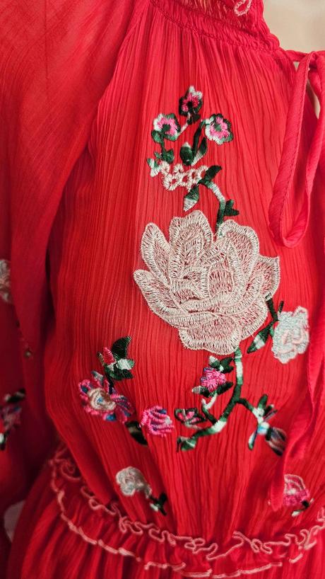 Vyšívané šaty, 38