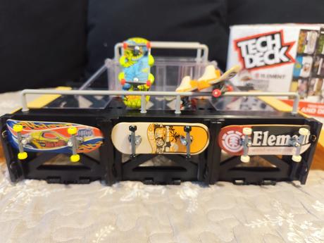 Tech deck display fingerboard, 