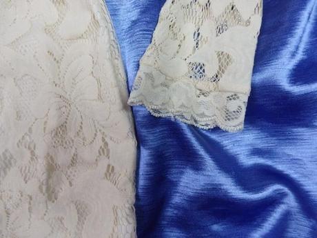 Kvalitné čipkované šaty, m