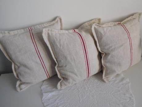 Vankúše menšie , vačšie, podlhovasté,, 