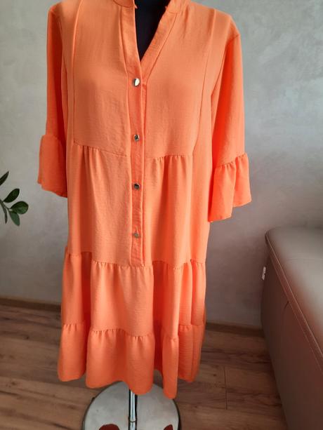 Šaty z padaveho materiálu, 