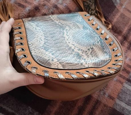 Hnedá kabelka, reserved