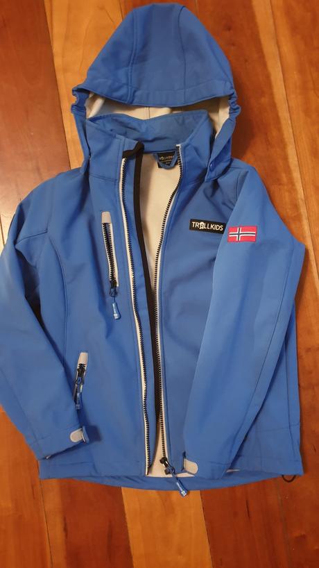 Kvalitná softshellová bunda, trollkids,140