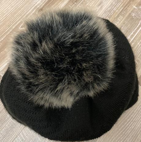 Dámska zimná čiapka s brmbolcom, 