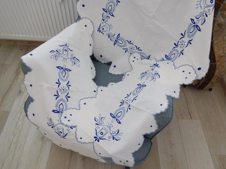 Set obrusov, modrý vzor na bielom plátne, 