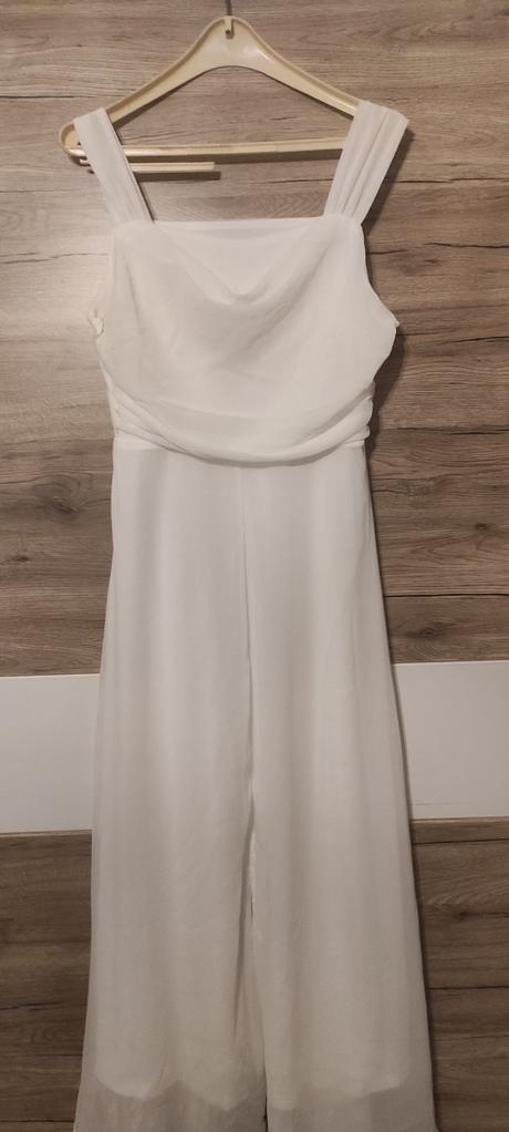 Biele spoločenské šaty, l