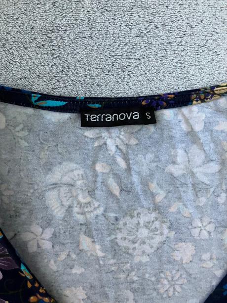 Obtiahnuté šaty veľ. s, terranova,s