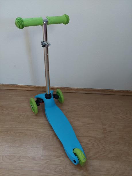 Kolobežka meteor tucan,