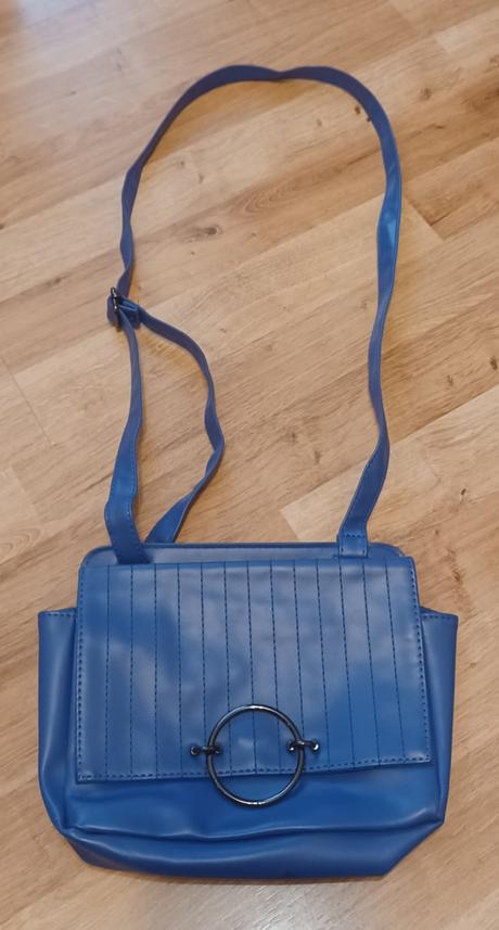 Malá crossbody kabelka, avon