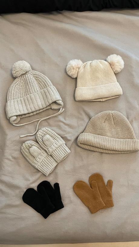 Čiapky, rukavice, 74