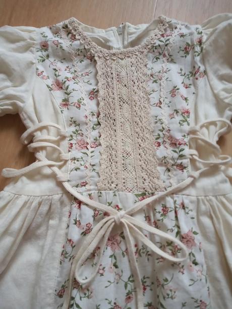 Krásne ľudové šaty pre dievčatko, 104