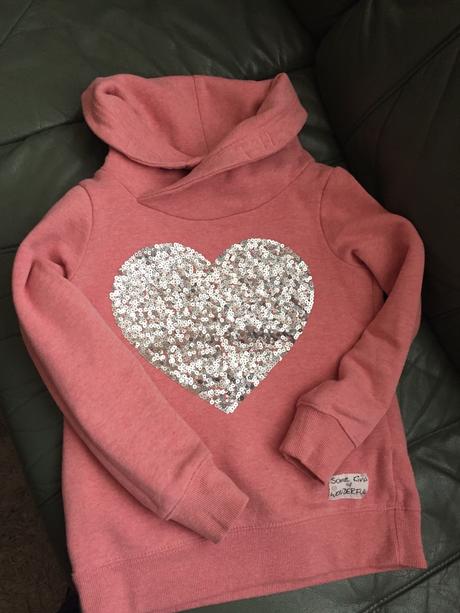 Hrubšia mikina, 134