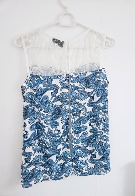 Pekná lahulinká blúzka s čipkou, 36