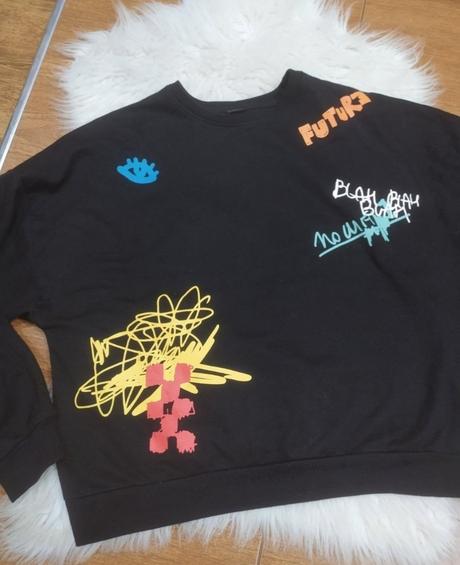 Mikina, reporter,152