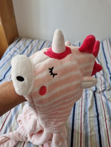 Mäkký overal jednorožec, 122