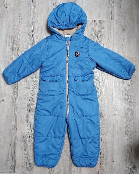 Modra zimná kombinéza, 86