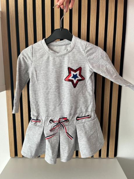 Dievčenské šaty s hviezdou, 98