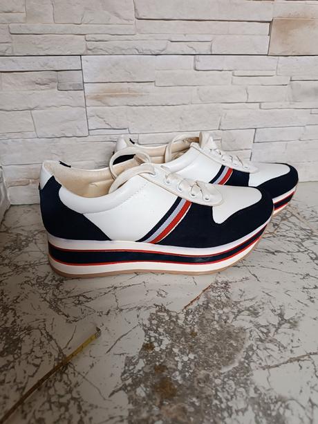 Tenisky na platforme, 38