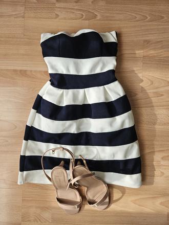 Pekné jednoduché šaty, s