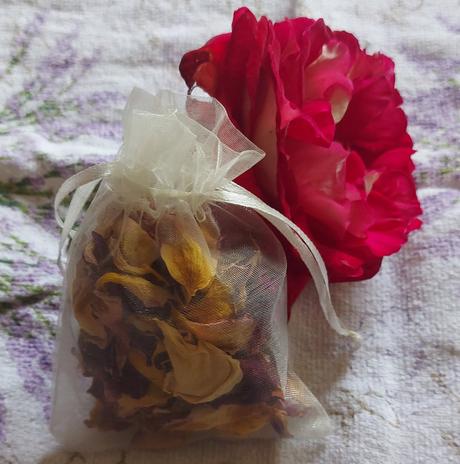 Voňavý sáčok z ruží,