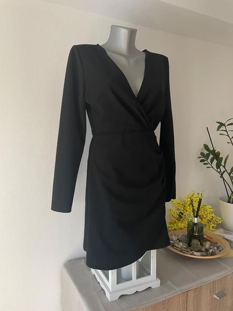 Nove saty s visackou, 