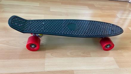 Čierny pennyboard,