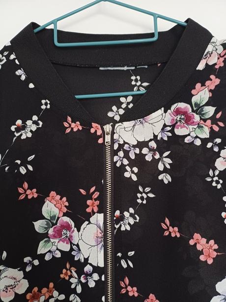 Dámska kvetovaná blúzka-bunda-bombera, 46