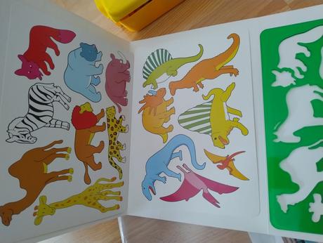 Obťahovanie šablón,vystrihovačka dinosaury,