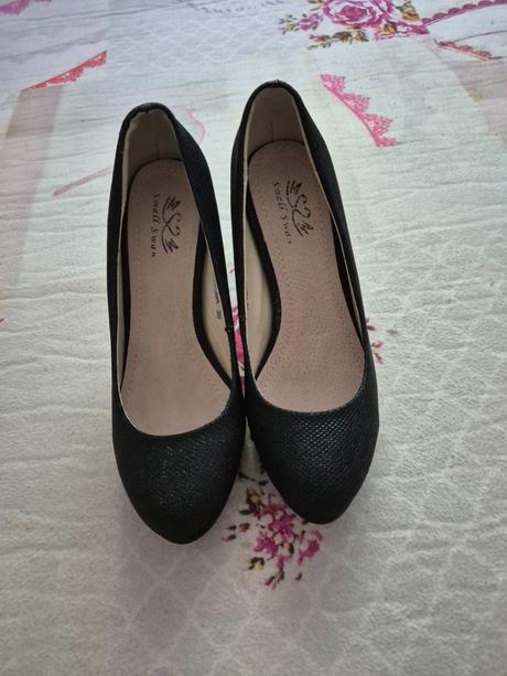 Čierné lodičky, 36