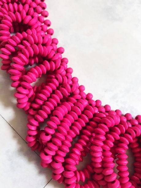 Zaujímavý vejárovitý drevený náhrdelník, 