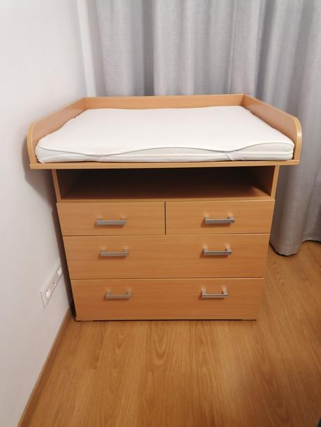 Komoda s prebalovacim pultom drevona,