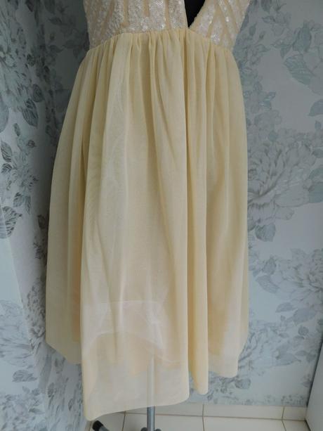 Velmi pekne šaty na slavnost, 38