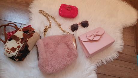 Detska ruzova kabelka, 