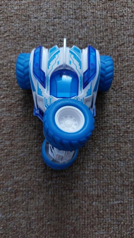 Auto s otáčajúcimi kolesami, 