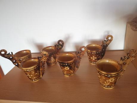 Drevené vyrezávané hrnčeky, 