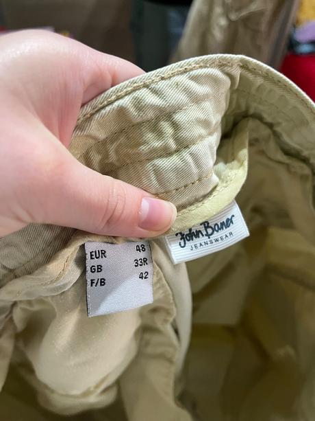 Kratasy john baner, 48