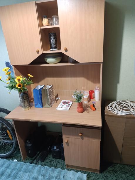 Nábytok do študentskej izby., 