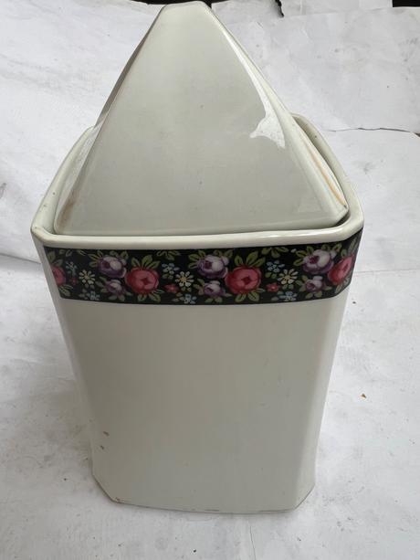 Starozitna reis velka porcelanova korenicka doza, 