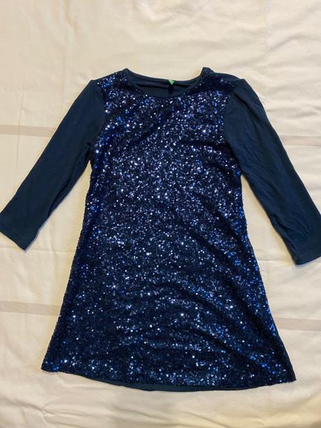 Trblietavé šaty, benetton,134