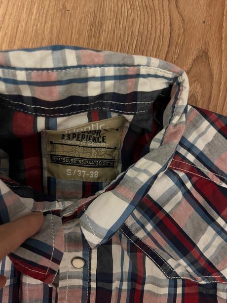 Kárované košeľa s ozdobnými pukačkami, s