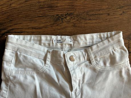 Biele tenšie rifle, sinsay,36