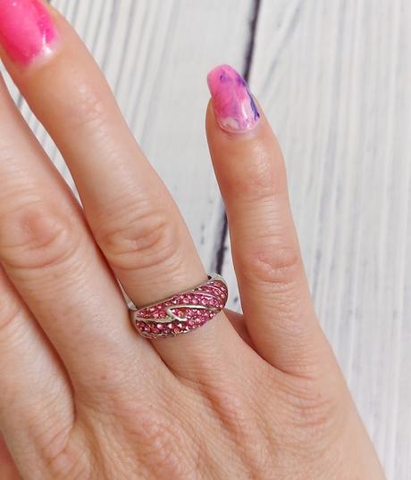 Prsteň s ružovými kamienkami, 