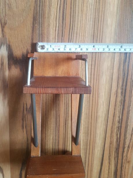 Drevena stolicka pre babiky, 