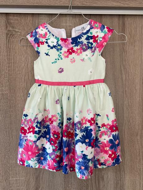 Roztomilé šaty, 98