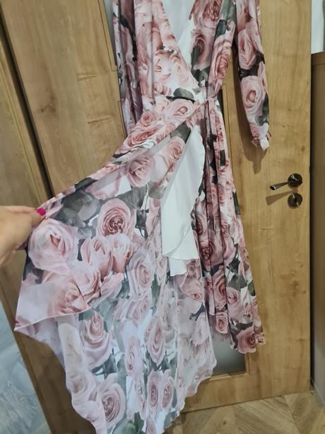 Spoločenské kvetované šaty, 40