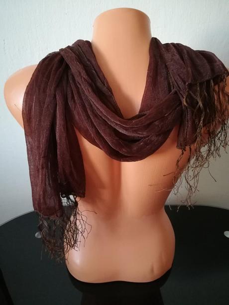 Šatka hnedej farby, 