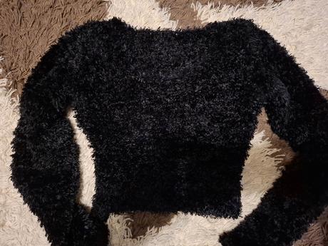 Krátky chlpaty pulovrik, s